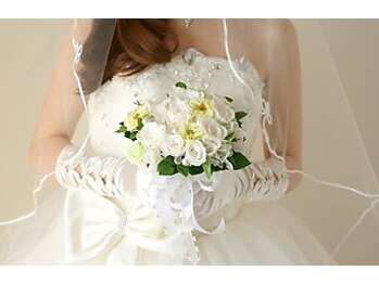 エステサロン アイリス(Iris)の写真/【憧れのドレス姿に★】まだ間に合う!気になる背中や二の腕を機械＆ハンドでWアタック！背中美肌ケア付き♪