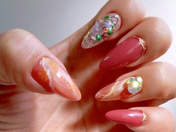 ネイルズ とんぷそん/ルビーピンクが可愛いネイル♪