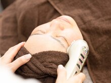 アクーディアサロン 高崎店/美顔器/EMS施術の様子