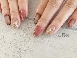 囲みネイル　ニュアンス　モード