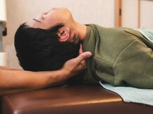 大和治療院/首、肩中心の施術風景です。