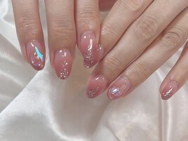 大人かわいい　うるキラネイル