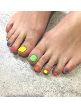 プライズアイリス アイラッシュ 池袋東口店(prize Iris eyelash)/ネオンカラーフットネイル