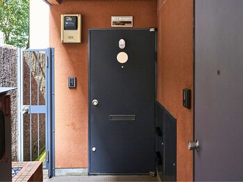 オクタボー 南青山店(OCTAVO)/レンガの建物１階つきあたり