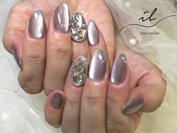 イル 神戸店/マグネット×ストーン囲みネイル