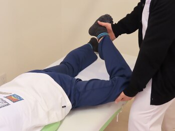 さとう鍼灸接骨院≪肩こり/マッサージ/整体/骨盤矯正≫の写真/【整体/矯正が初めての方も◎】丁寧な対話と納得の技術◎肩こり・腰の負担に本格整体を♪平日夜20時半迄◎