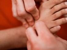 足裏のツボもしっかりアプローチし、全身の凝りを解消します。