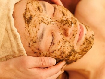 ゾーンビューティーハウス 松戸店(ZONE BEAUTY HOUSE)の写真/【年齢肌のお悩みに特化】当店人気のハーブピーリングでお悩みを解決！剥離しないので大事な予定の前日も◎