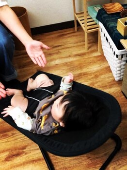 サロン チュンパカ(Salon Cempaka)の写真/【お子様連れママさんもお気軽にご来店ください♪】バウンサーやおもちゃ、タブレットございます♪