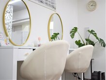 ビーサンアイプラス(B.sun eye+)の雰囲気（メイクスペースも完備◎）