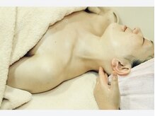 ラボコスメの雰囲気（顔・首・デコルテのトータルケアも。）