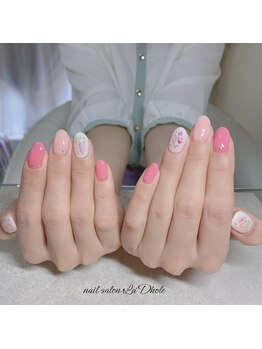 ラドール(La Dhole)/ピンクフィルムのキラキラネイル