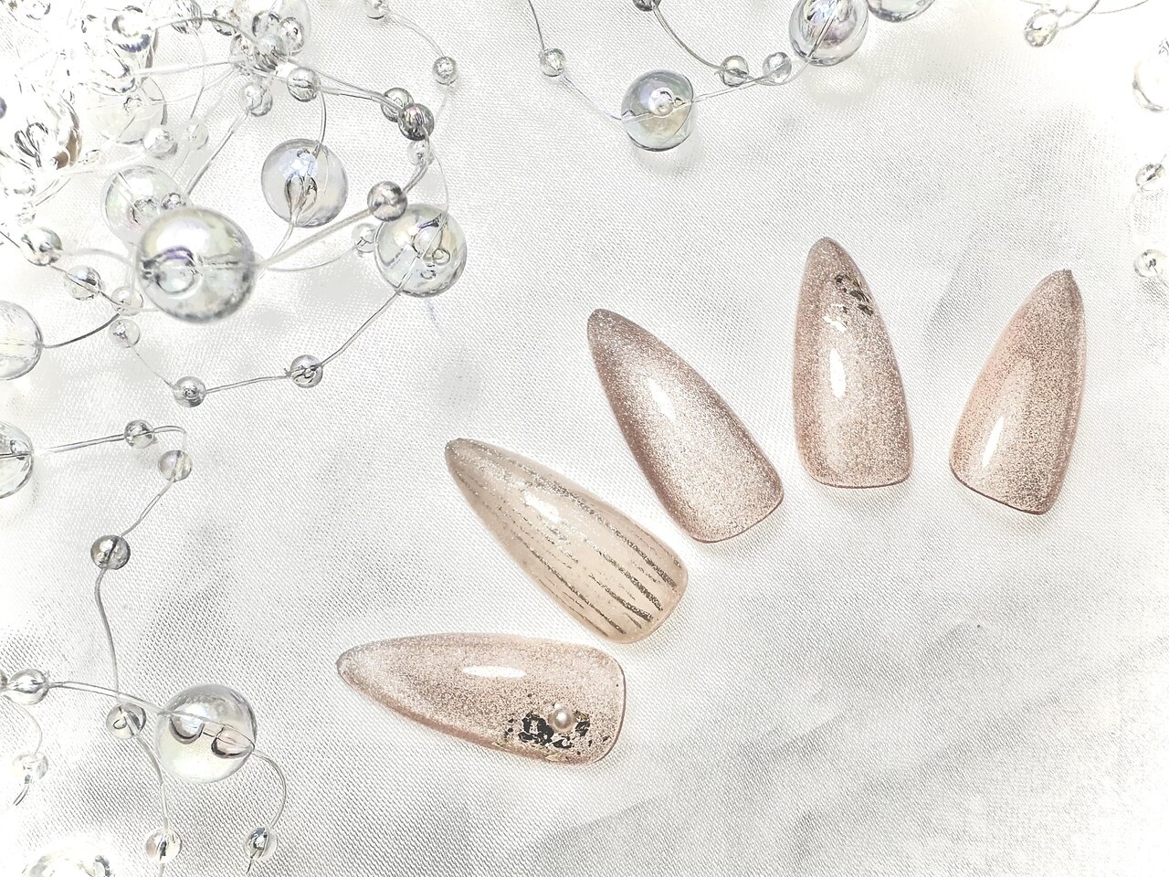 2025年秋トレンド】ホワイト ワンカラー フットのネイルデザイン