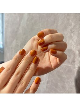 手が白く見える色