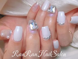 ホワイト×パールネイル