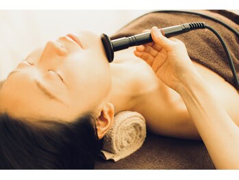 アクア エステティコ 亀有(ACQUA estetico)の写真/気になるお顔のシワ・たるみ改善！一人一人のお肌のお悩みに寄り添い、ハリのあるお肌に導きます◎