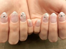 プラハネイル(+HER 美甲)/ラメグラデ×ストーン