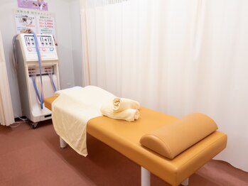三越前はり灸整骨院/施術ベット
