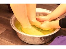 クサラ ハーン 堺筋本町店の雰囲気（フットバスで足先から温めて代謝UPに☆ジャスミン茶サービスも♪）