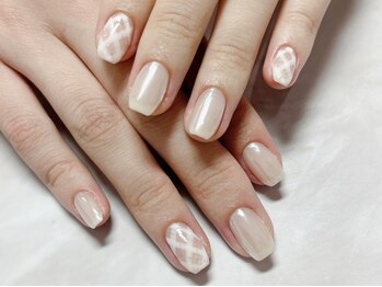 ムー(moo)/ガーリーチェックネイル