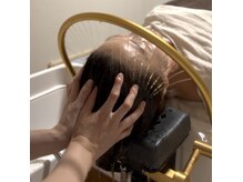 ウェットヘッドスパで頭皮と首もほぐれて、顔も引き上がる♪