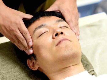 美容整体プラスフィール 恵比寿本店の写真/【スマホやPCの長時間使用で、目が重く感じる方へ】小顔と姿勢を同時に整え、根本改善しませんか。