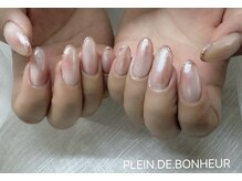 プランドゥボヌール(PLEIN.DE.BONHEUR)の雰囲気（細フレンチ／オーロラパウダー／チークネイル風）