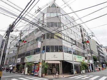 グレフル鍼灸接骨院 整体院 心斎橋/外観／ビル