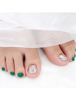 マヒナ(mahina)の写真/4000円から叶うフットネイル♪親指アートオプションで足元を彩る理想の彩りを楽しみましょう！