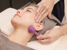 エール(ar)の雰囲気（磁気のついたローラーでツボを刺激しながら老廃物を促します。）
