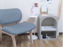 リラクゼーションスペース/ソファ・テーブル周り｜リンパ