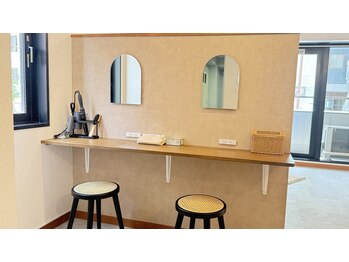 LIRIS【リリス】元町/三宮の写真/[元町駅徒歩3分/20時まで営業]通いやすい立地で仕事終わりにも◎まつげパーマで忙しい毎日メイクの時短に！
