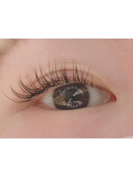 ナチュラル上品な目元にしたい