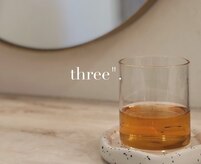 スリー(three.)