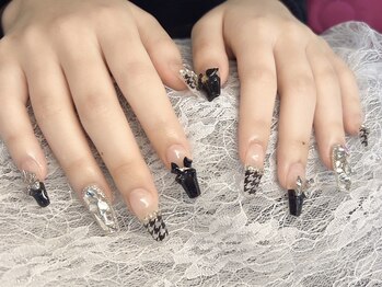 ユナ(YUNA)/千鳥柄フレンチネイル