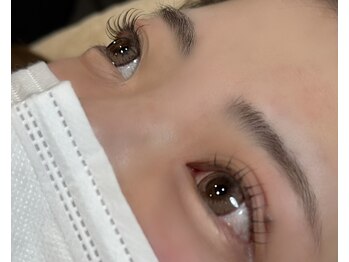 ウィ(Oui)の写真/【個室あり】丁寧なカウンセリングで初めての方にもオススメ♪控えめなカールからLカールまでご提案可能◎
