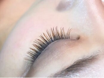 アイラッシュサロン ヴィヴィ 博多店(Eye Lash Salon Vivi)の写真/博多【インスタグラマー御用達＊目元も明るく】やわらかい印象のブラウン系エクステは大人気！