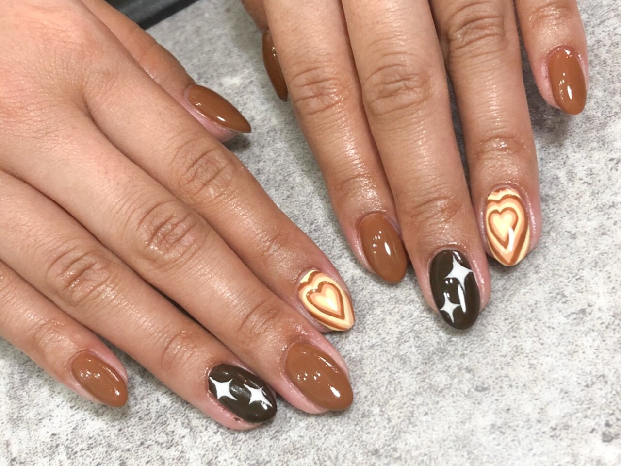 2025年-2026年冬トレンド】キャメルのネイルデザイン集｜人気順｜5
