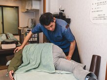 大和治療院/背中、腰への整体風景です。