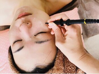 アルページュ(Arpege)の写真/美容国シミケア★髪の毛より細い特殊なバイブレーション搭載で最速キャッチ♪コンシーラー卒業のクリア肌へ
