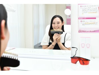 エクシアホワイトニング 新百合ヶ丘店/歯のトーンチェック◎