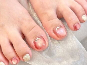 アイラッシュサロンアールツー(eyelash salon R2)の写真/周りと差がつくFoot Nailで、思わず見惚れる素足へ＊ちゅるんとワンカラーからArtコースまで幅広くご用意♪
