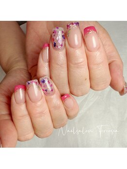 フリージア(Freesia)の写真/【指先をアートギャラリーに！】シンプル/個性派/ニュアンス/手描きデザイン◆アート種類豊富にご用意◎