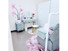 ピンクを基調としたゴージャスな韓国風のお部屋