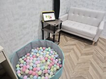 ジーンピラティスウメダ 梅田店(Gene Pilates Umeda)の雰囲気（ベビーコーナー完備！子供連れで来店いただけます）