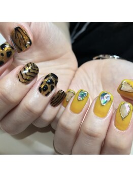 ルクシア(Luxia)/アシンメトリで欲張りネイル