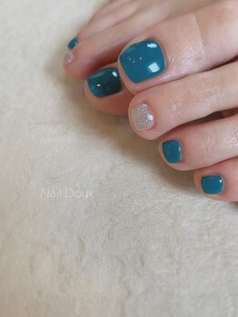 ネイル ドゥ 岡山駅前店(Nail Doux)の写真/足元のお洒落を楽しむ*足浴&泡シャンプー付き♪ちゅるんとうる艶のワンカラー【フットシェラック¥6,600】