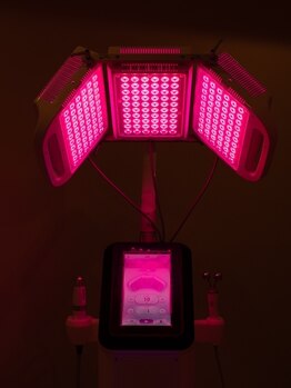 ビーティークリニカル 新宿三丁目(BT clinical)/超出力LED:紫色