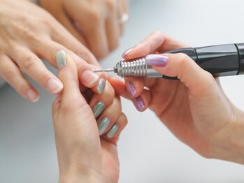 アトリエ サチ(atelier sachi)/爪まわりの皮膚の角質を取り除き