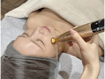 ビジュツ(BIJYUTSU)の写真/【30代からのほうれい線たるみケア】フェイスラインを引き上げ、ひと回り小さく◎最新の機械を導入☆